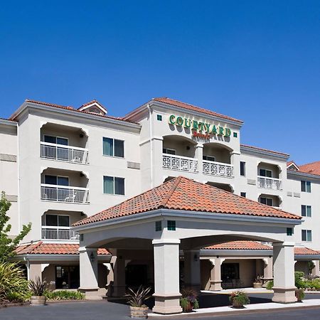 Отель Courtyard Novato Marin/Sonoma Экстерьер фото