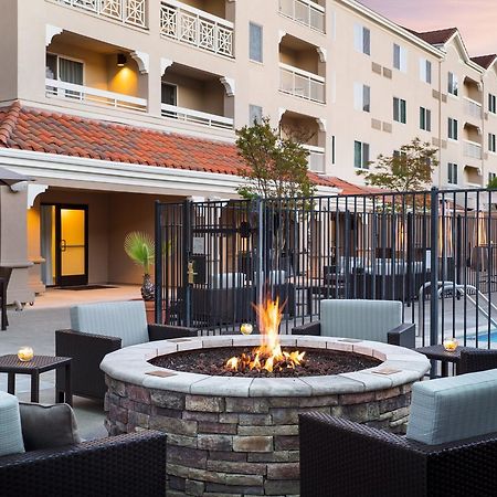 Отель Courtyard Novato Marin/Sonoma Экстерьер фото
