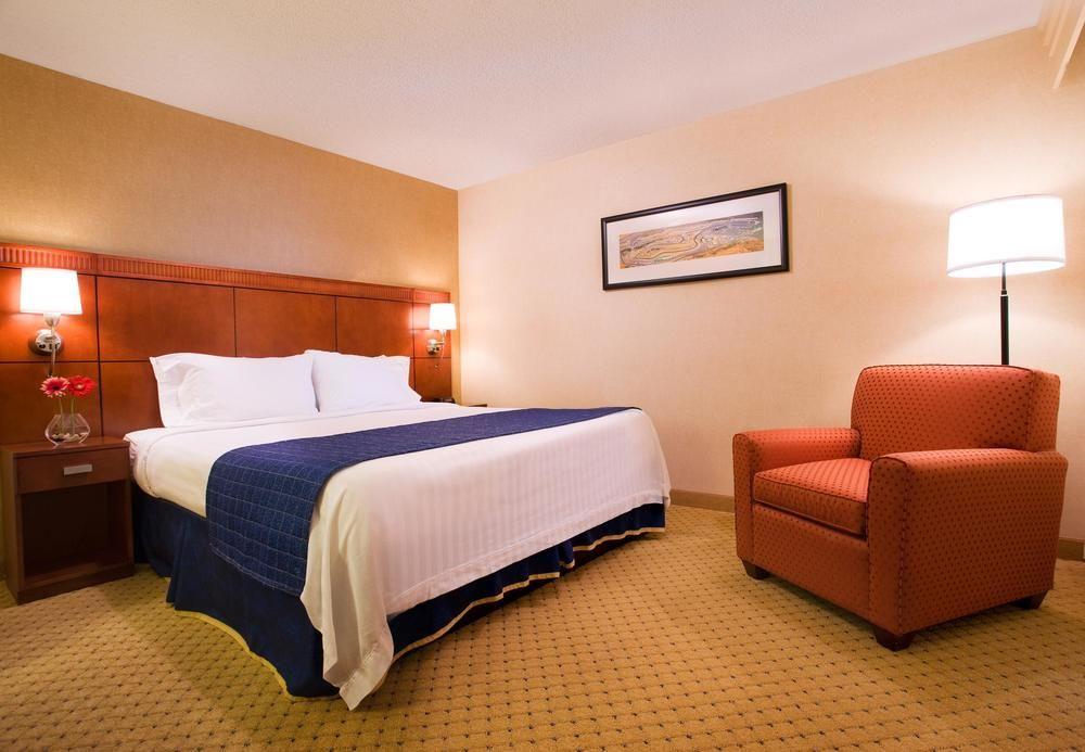 Отель Courtyard Novato Marin/Sonoma Экстерьер фото
