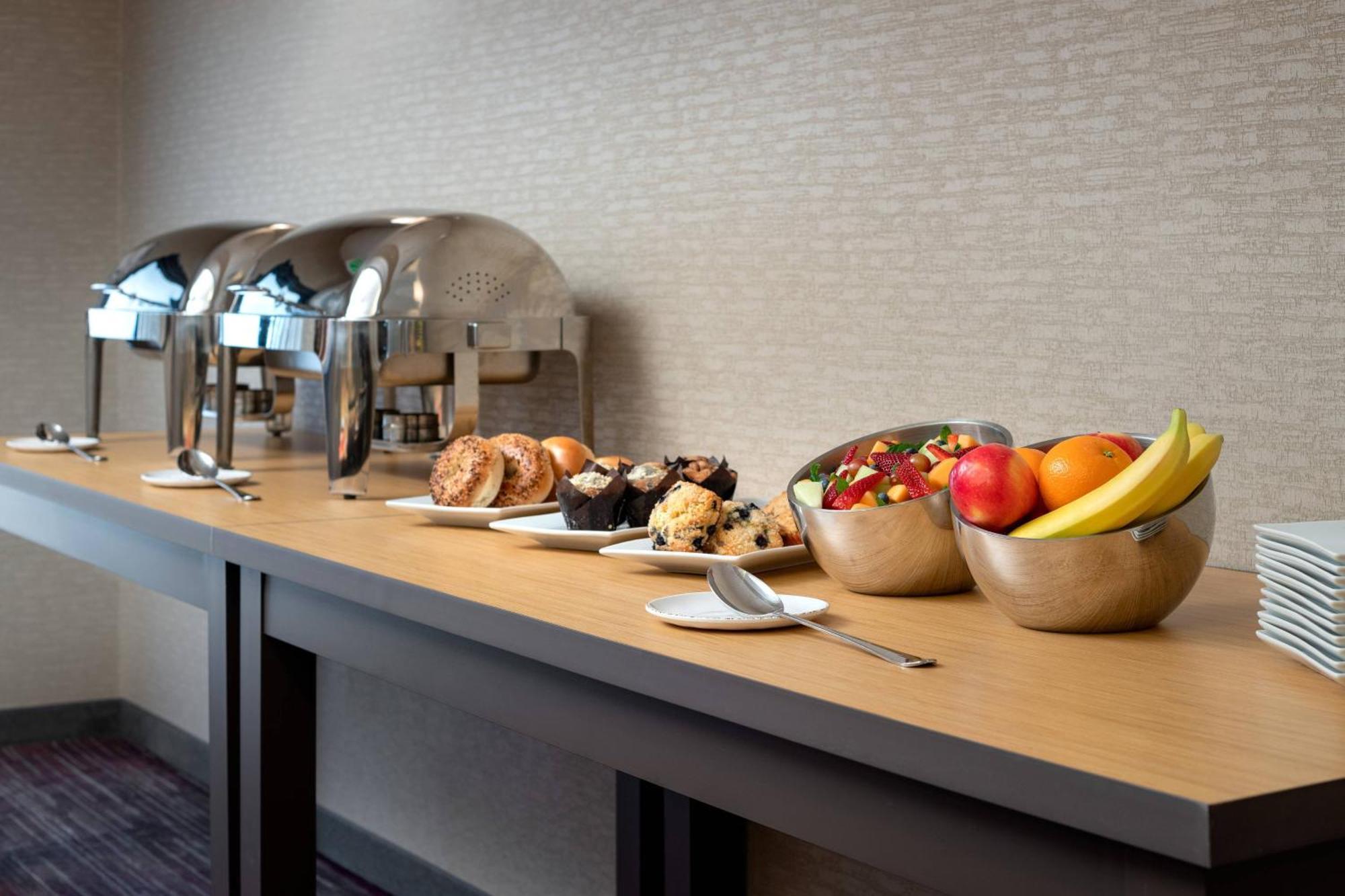 Отель Courtyard Novato Marin/Sonoma Экстерьер фото