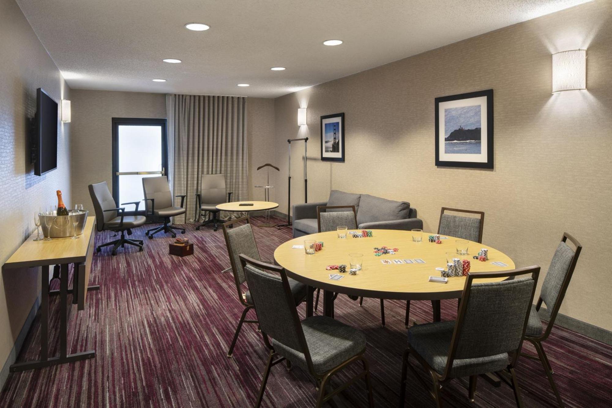 Отель Courtyard Novato Marin/Sonoma Экстерьер фото