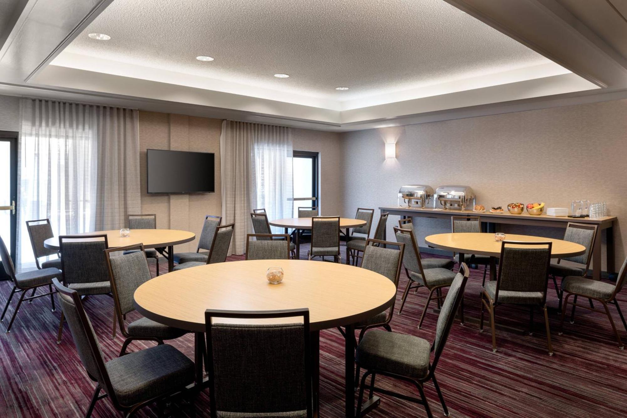 Отель Courtyard Novato Marin/Sonoma Экстерьер фото