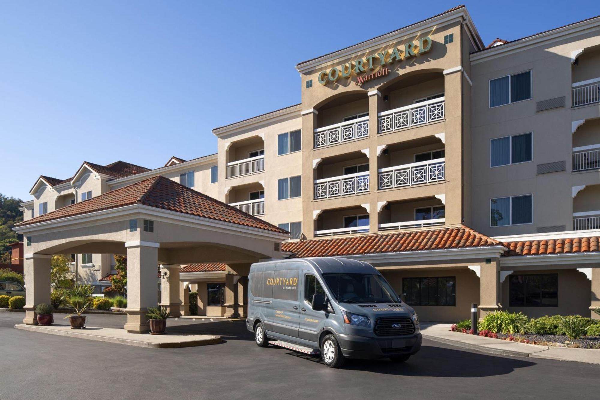 Отель Courtyard Novato Marin/Sonoma Экстерьер фото