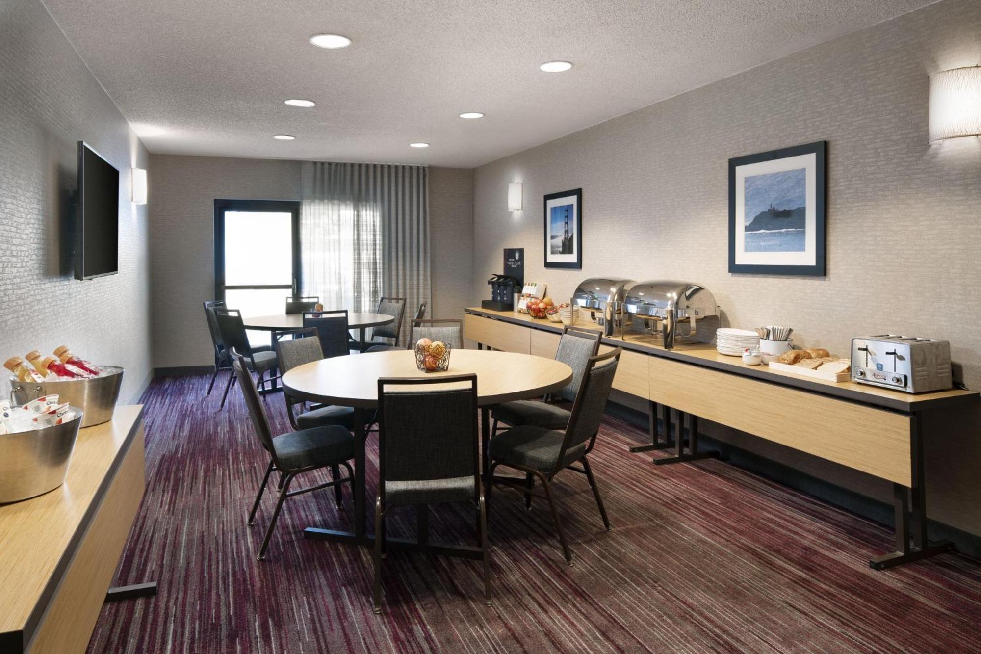 Отель Courtyard Novato Marin/Sonoma Экстерьер фото