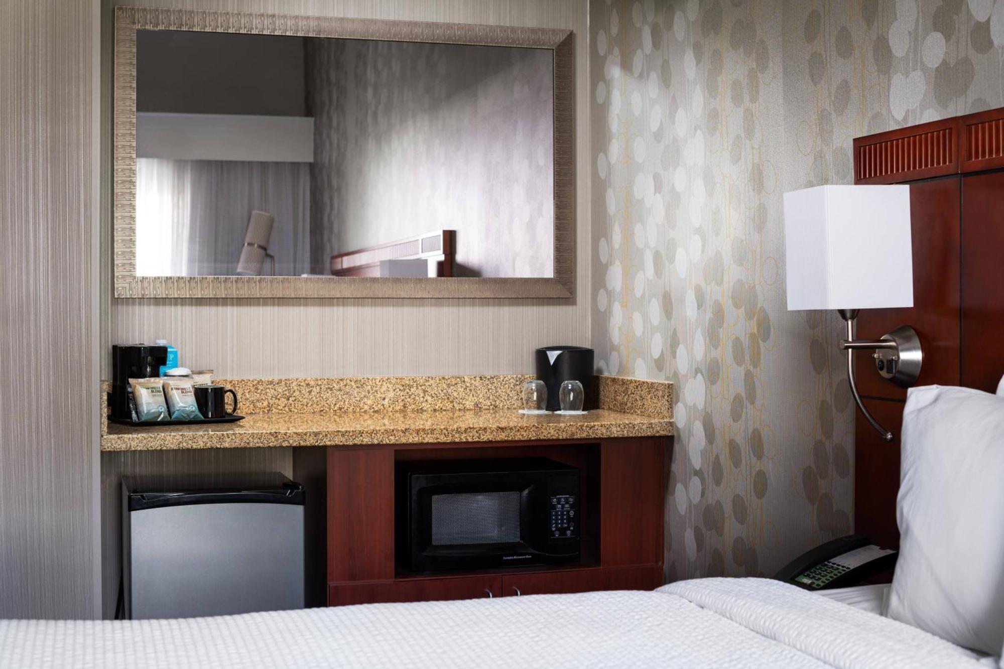 Отель Courtyard Novato Marin/Sonoma Экстерьер фото