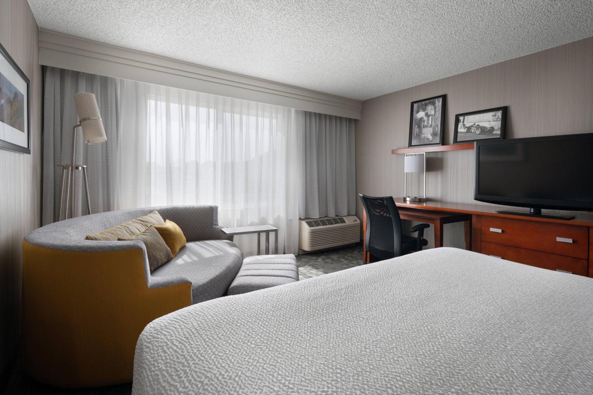 Отель Courtyard Novato Marin/Sonoma Экстерьер фото