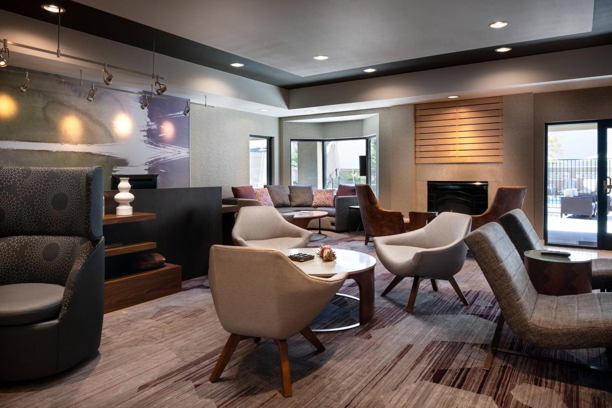 Отель Courtyard Novato Marin/Sonoma Экстерьер фото