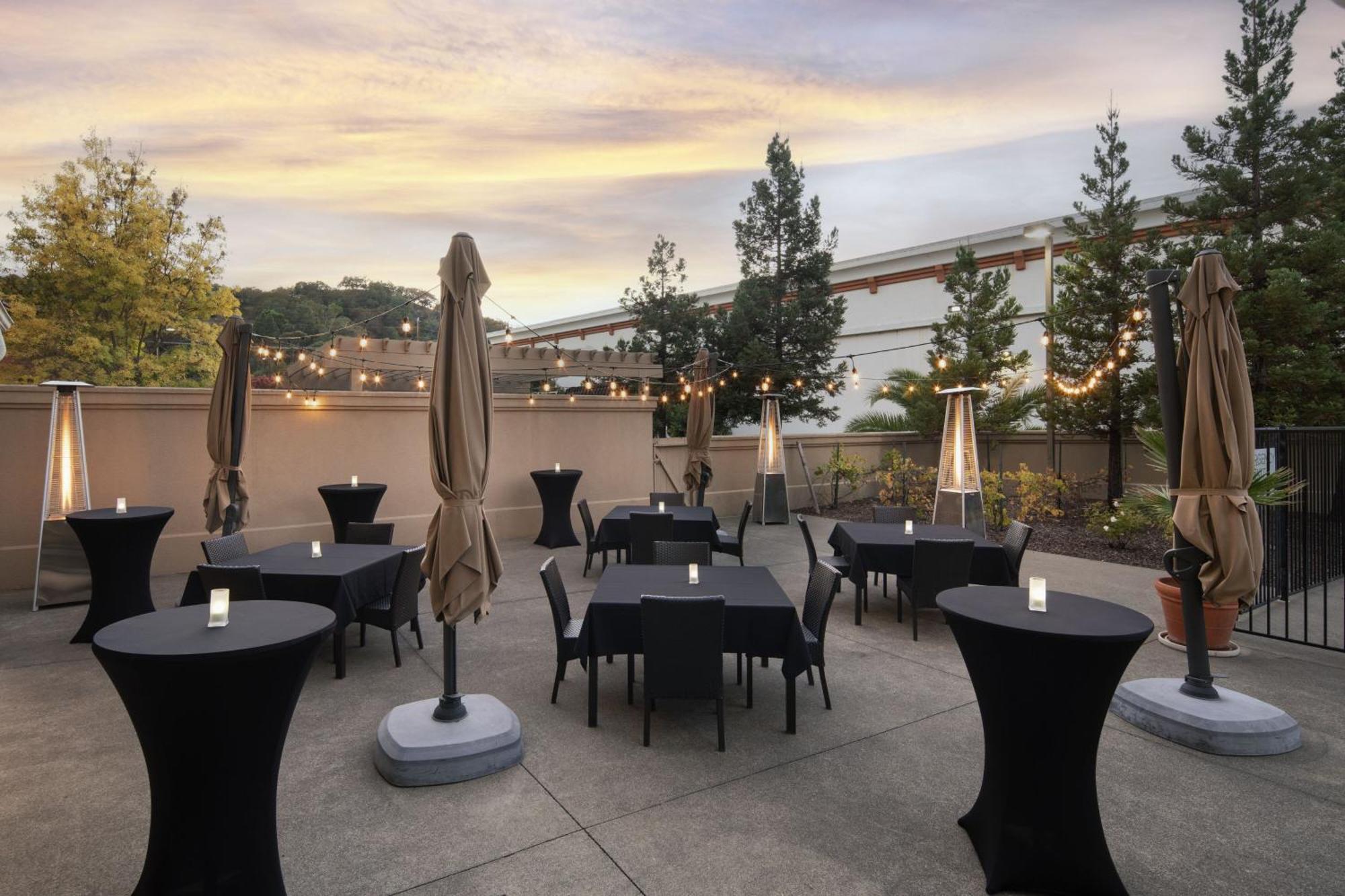 Отель Courtyard Novato Marin/Sonoma Экстерьер фото