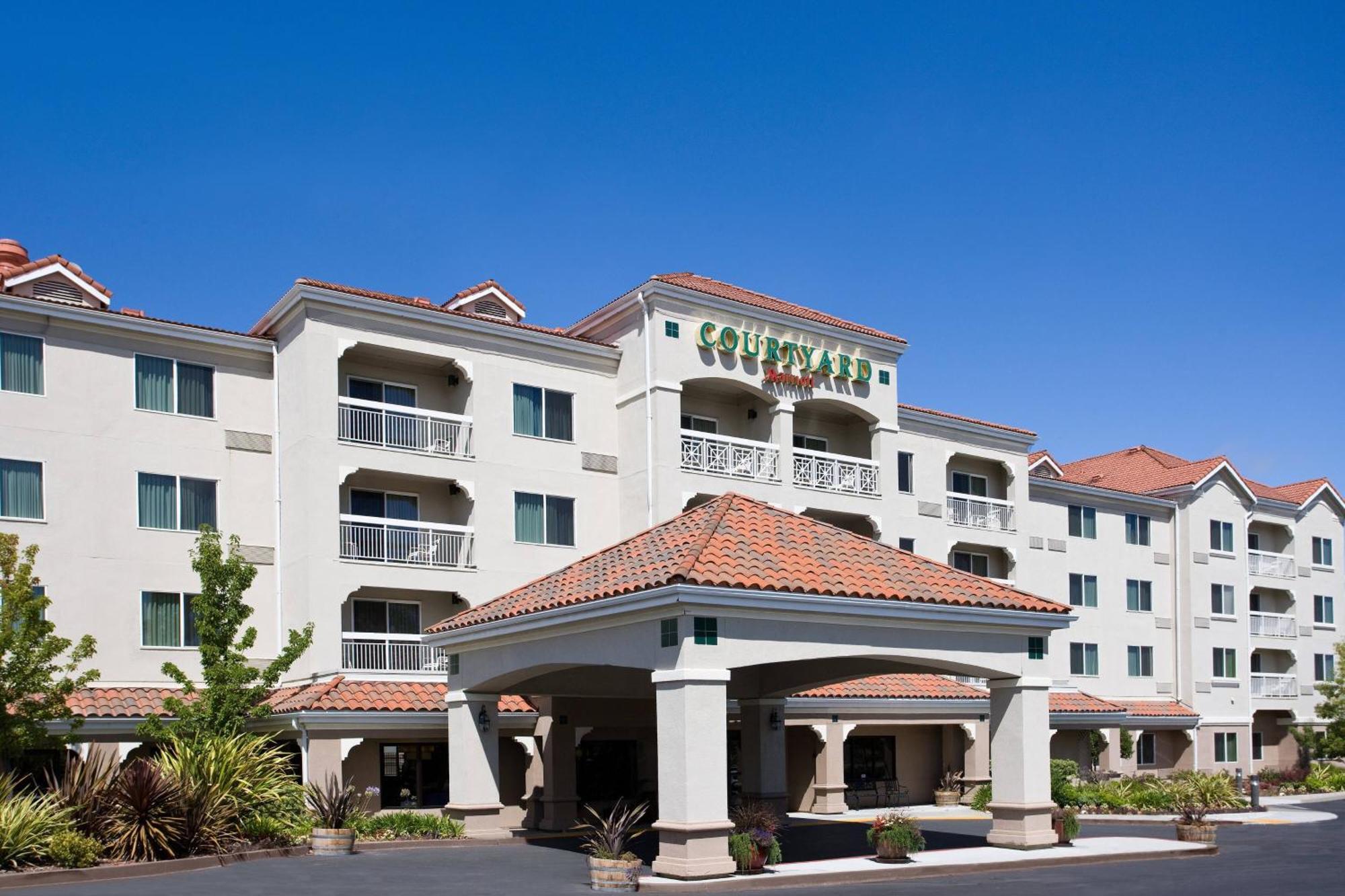 Отель Courtyard Novato Marin/Sonoma Экстерьер фото