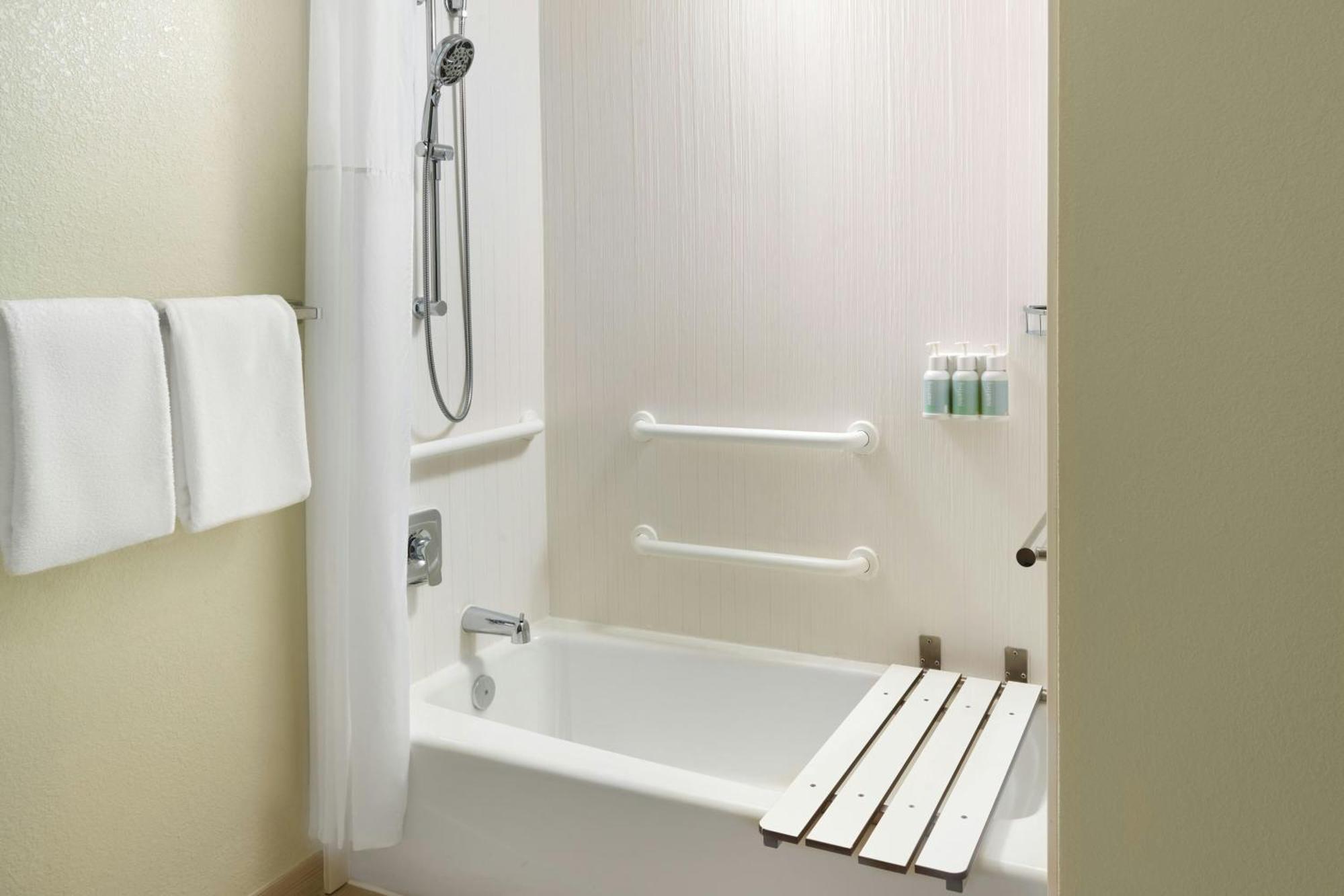 Отель Courtyard Novato Marin/Sonoma Экстерьер фото