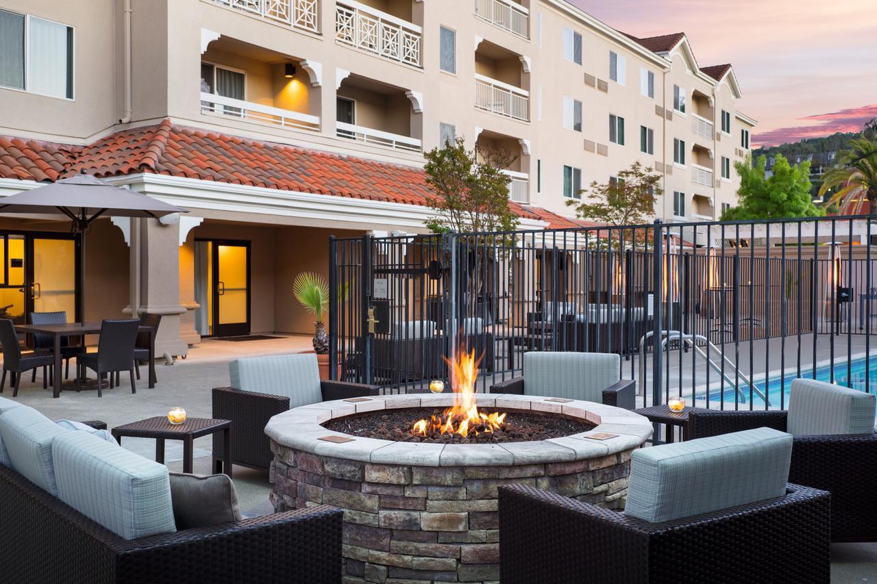 Отель Courtyard Novato Marin/Sonoma Экстерьер фото