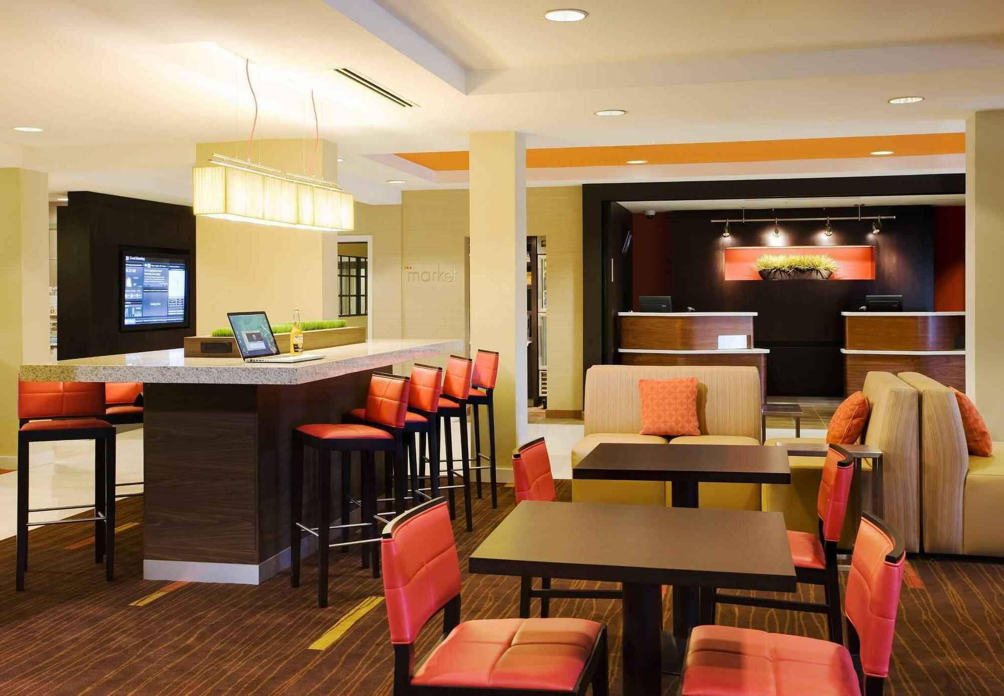Отель Courtyard Novato Marin/Sonoma Экстерьер фото